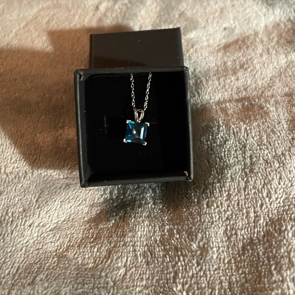 Solitaire Sapphire Pendant